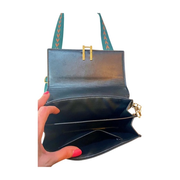 HP🌸Beautiful roomy like new crossbody unisex strap adjustable green and tan - Picture 4 of 15